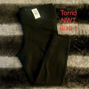 NWT Torrid Pixie Ponte Fleece Lined Skinny Pant Black Size 1/XL/14-16